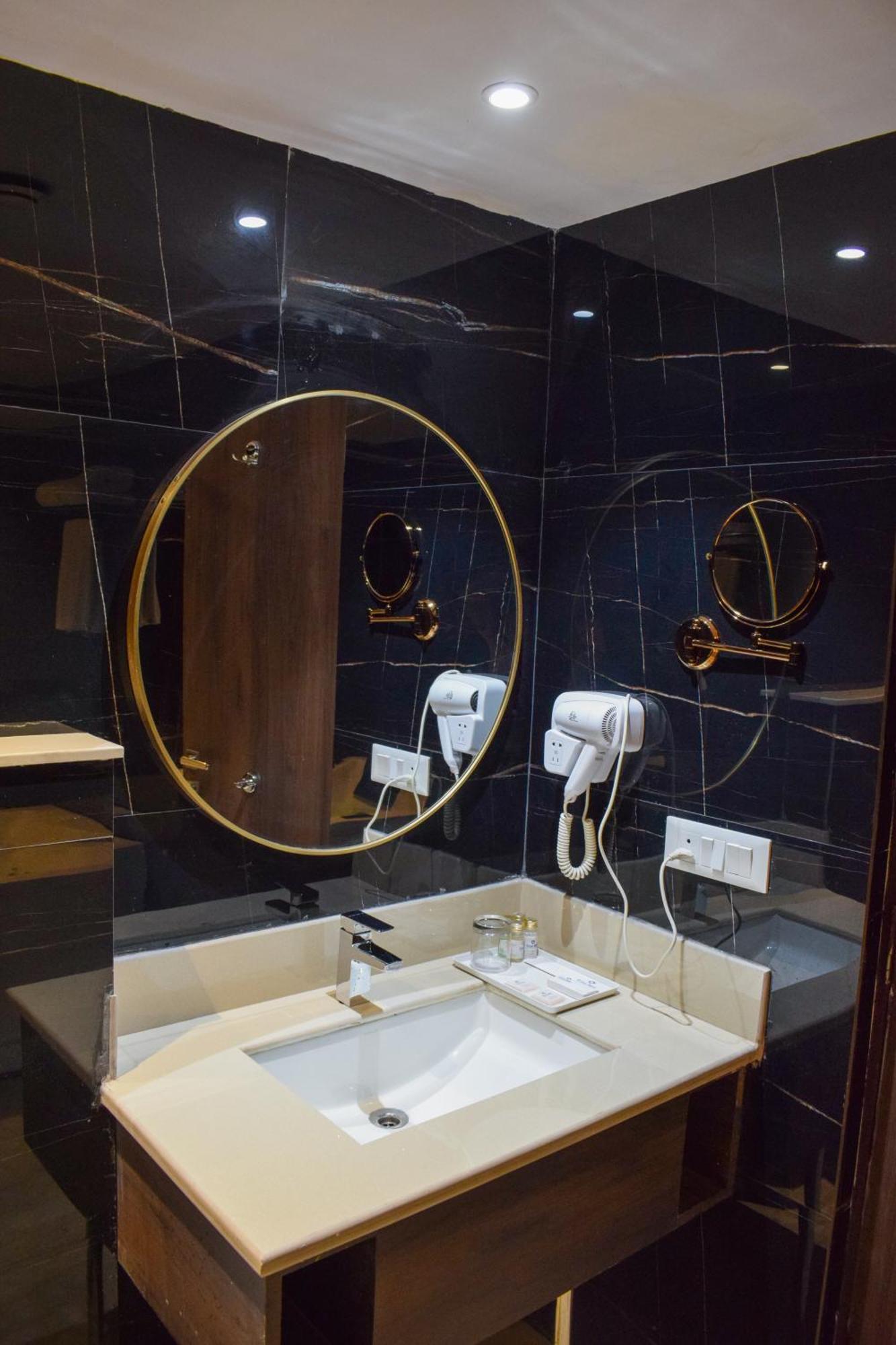 Tulip Inn Shravasti Bahraich Экстерьер фото